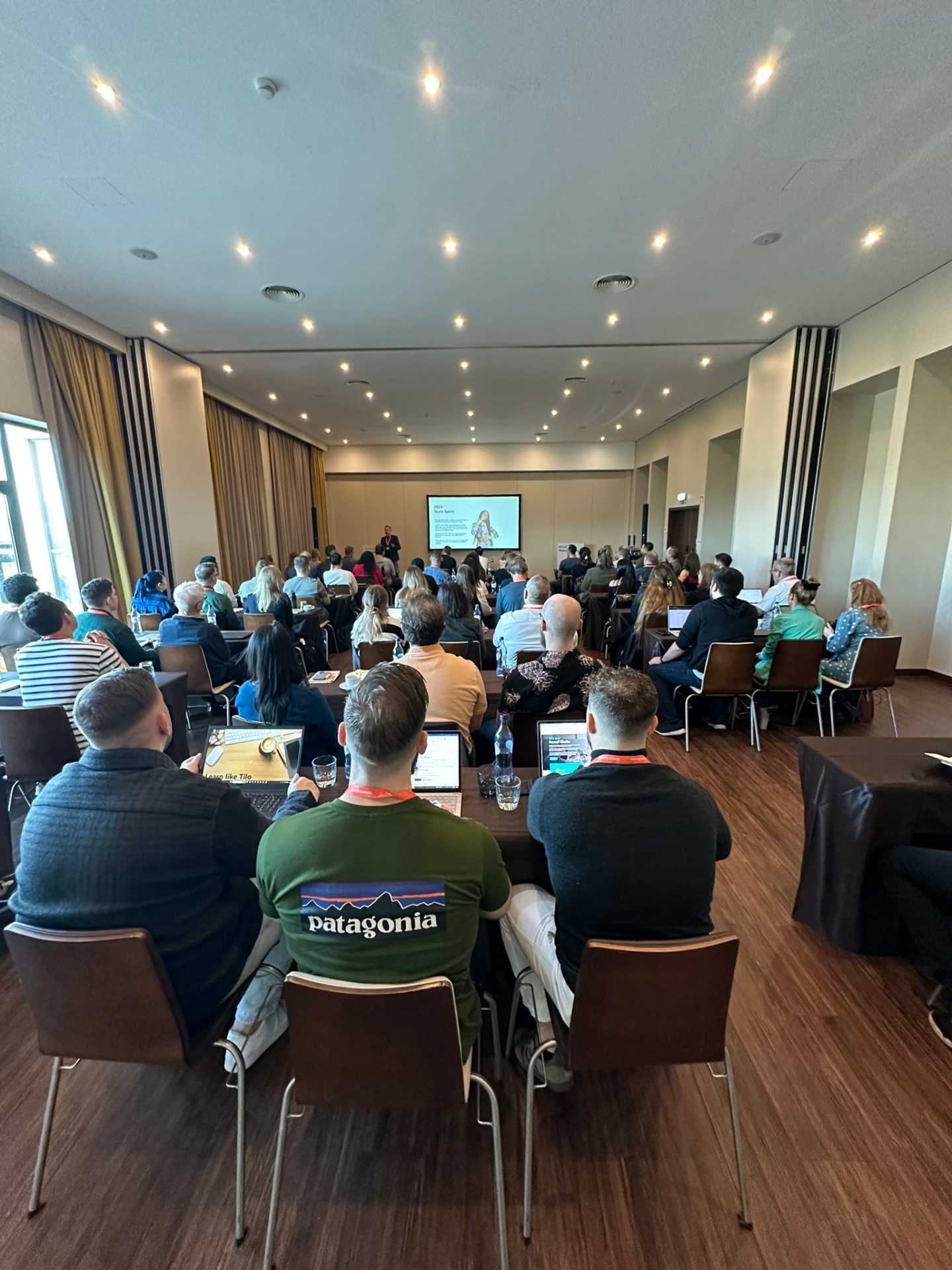 Working sessions with 200+ attendees